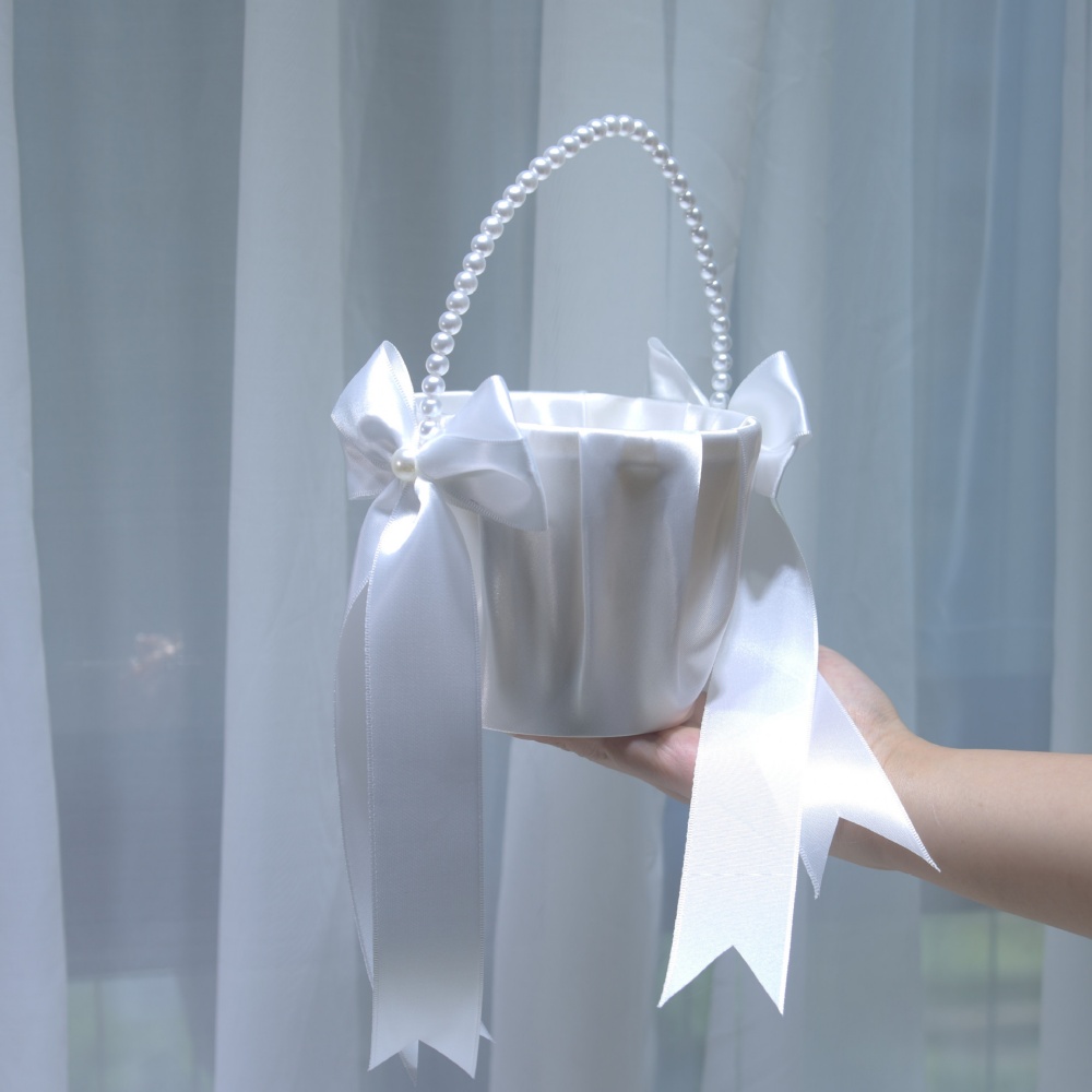 Witte satijnen bloemenmandje m - Gardening Tools Girls recensie en prijs